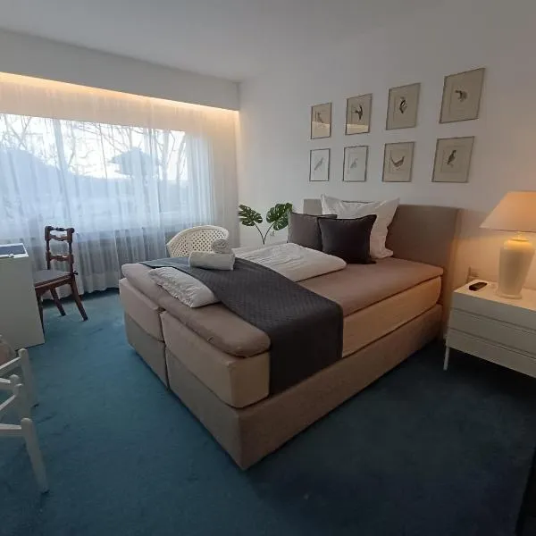 Ruhiges Zimmer in guter Lage in Aalen/Unterkochen, hotel in Aalen