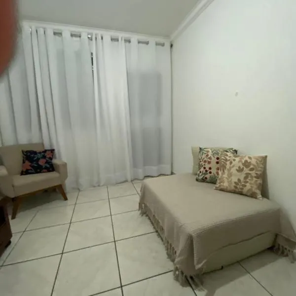Apartamento inteiro 02 quartos, no térreo - hospeda confortavelmente até 6 pessoas - Ipatinga -MG, hotel v destinaci Ipatinga