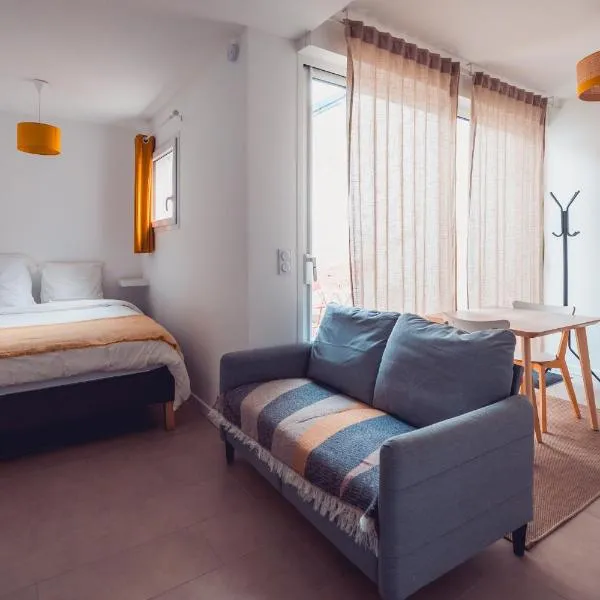 Grand studio avec Jardin, Parking gratuit, Hotel in Châteauroux