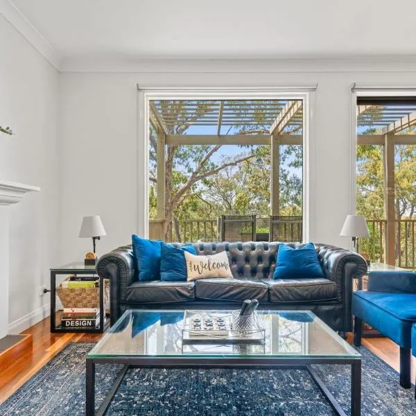 Villa Above Par, Privately Managed within Cypress Lakes Resort, Premier 2 Storey Villa, 2 Bedrooms, both with Private Ensuites, Light Breakfast included, hotel en Pokolbin