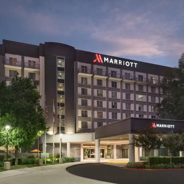 Visalia Marriott at the Convention Center, hotel v destinaci Visalia