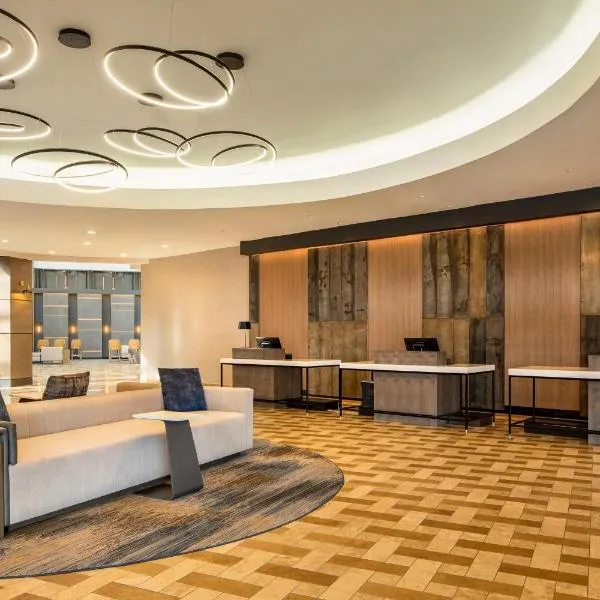 シェラトン デトロイト メトロ エアポート（Sheraton Detroit Metro Airport）、ロムルスのホテル