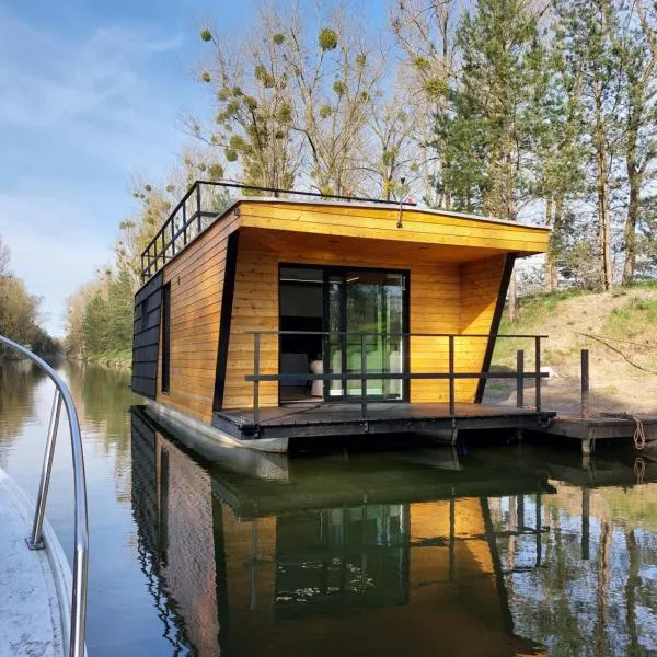 Murowaniec에 위치한 호텔 Haus Boat LIBERTY