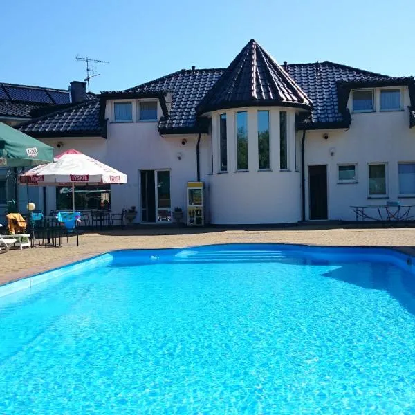 Brydar with Sauna, Swimming Pool and Jacuzzi, hotel in Popowo