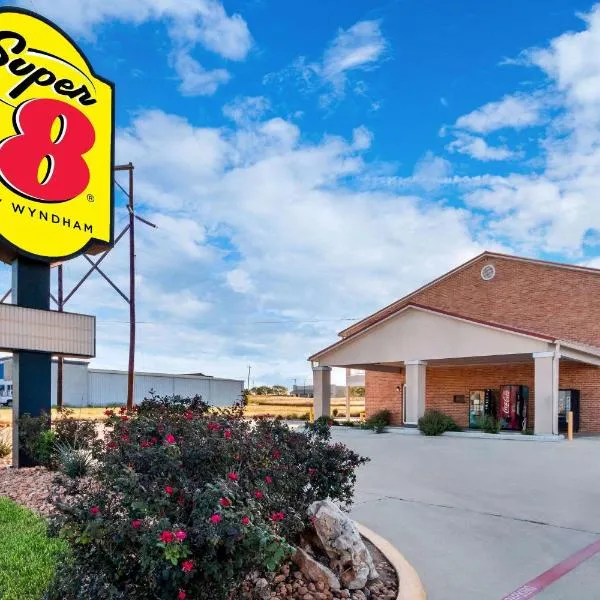 Super 8 by Wyndham Pleasanton, hotel v destinaci Pleasanton