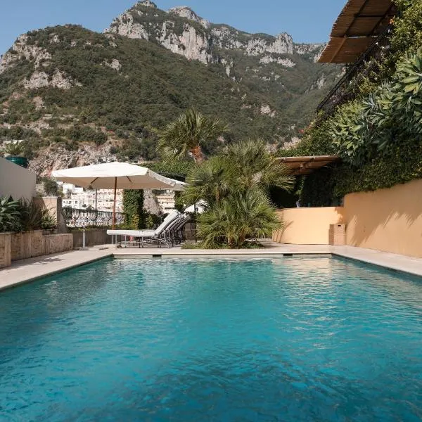 Villa Magia, hotel v Positane