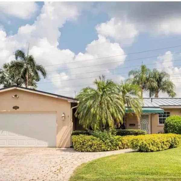 Gardens Get Away, hotel in Pembroke Pines