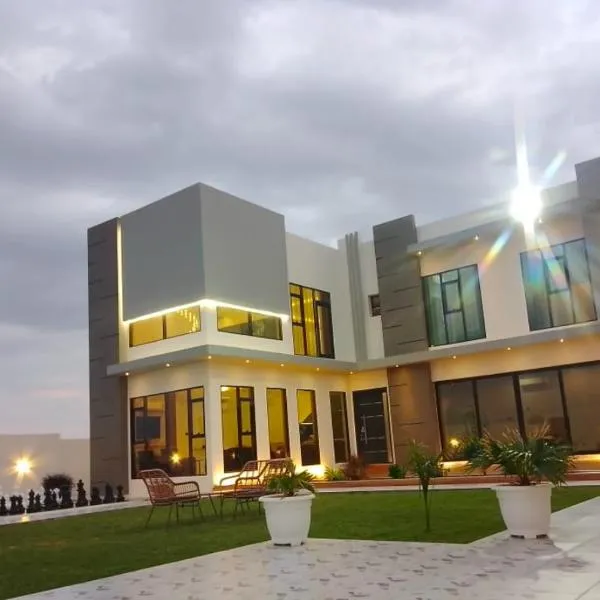 calm chalet گالم شالية, hotel v destinaci Ţaymissah