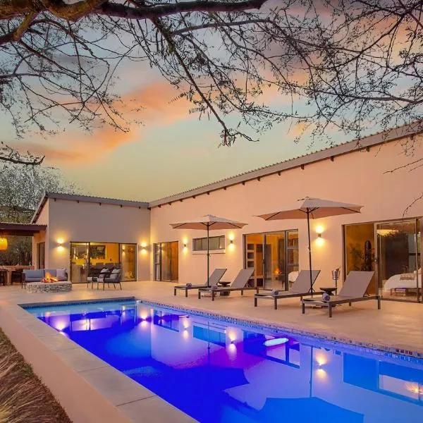 The Duke Luxury Safari Villa, Huge Pool, Giraffe-Feeding-Tower, Outdoor Shower、マールロス・パークのホテル