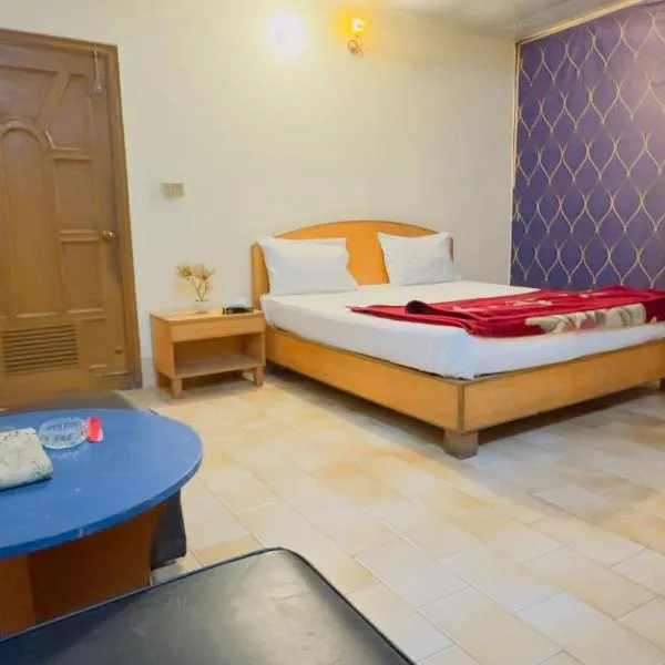 The Grand Palace Hotel & Resturant, hôtel à Multan