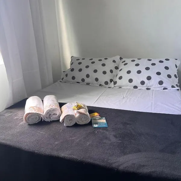 Suite 1- em Praia bonita hospedagem agora com ar condicionado, hotel v destinaci São Francisco do Sul