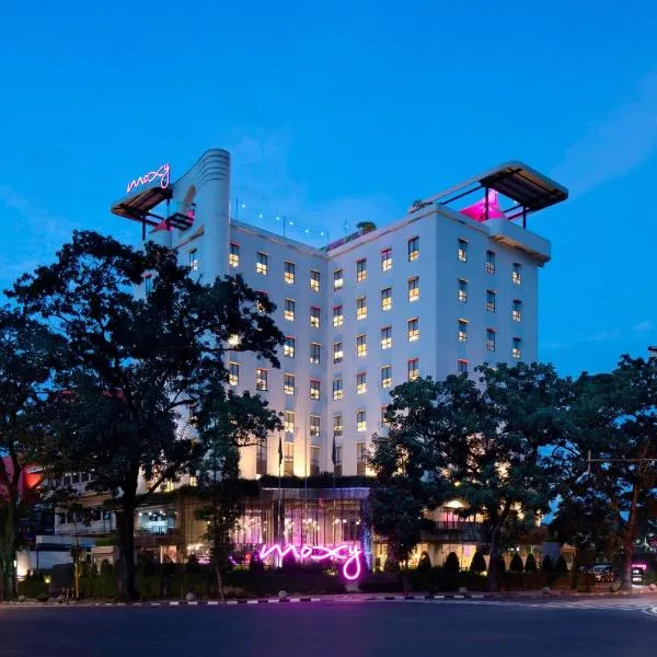 MOXY Bandung, hotel v destinaci Bandung