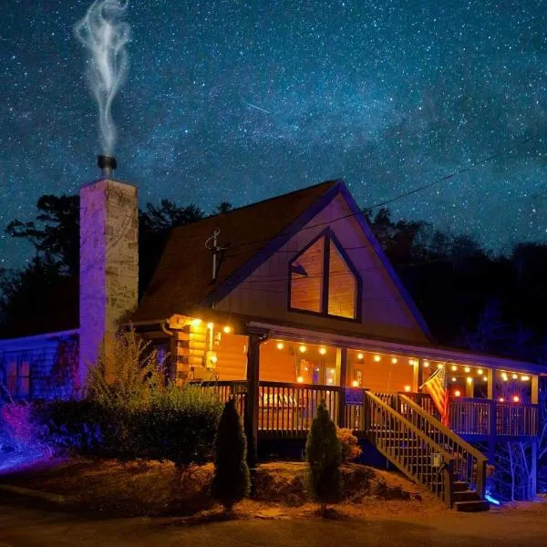 Ryes and Shine Bootlegger's Cabin! Hot Tub* Pool* Arcade* Billiards *EV * Pet Friendly, hotel em Sevierville