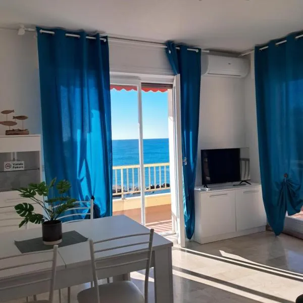 Casa Anna appartamento fronte mare Ventimiglia, hotel v destinaci Ventimiglia