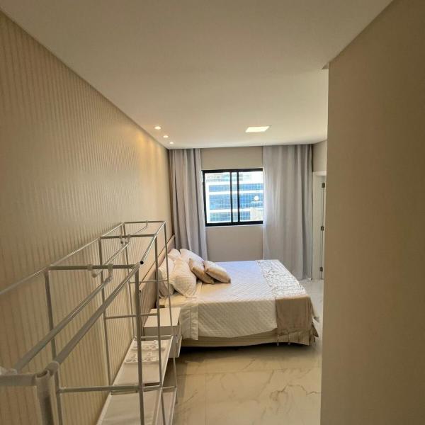 Apto com 3 suites na quadra do mar em Meia Praia Itapema - Foto 2