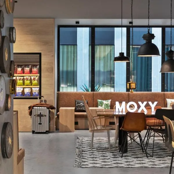 Moxy Lyon Airport, hotel en Saint-Exupéry