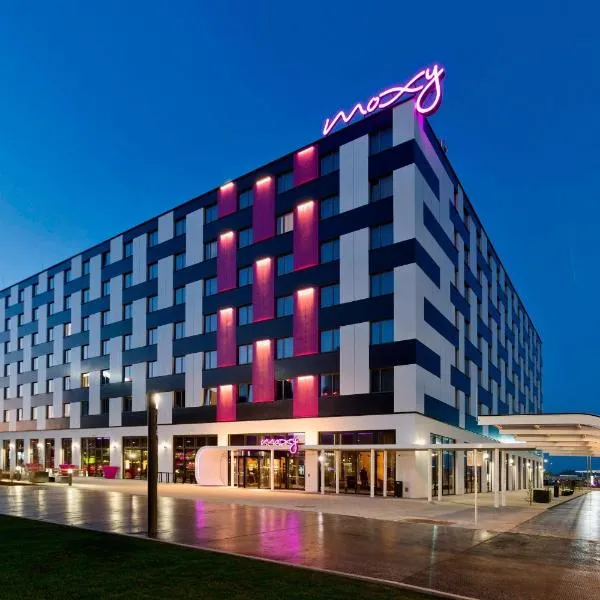 Viesnīca MOXY Vienna Airport pilsētā Švehata