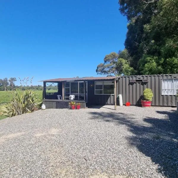Tiny Home Container house Above the Vines, hotel in Waikakaho