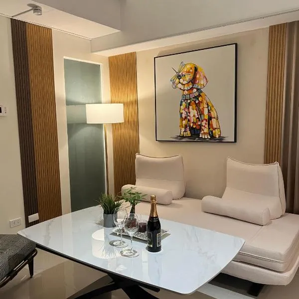 Luxurious European Style Penthouse Modern Apart ment Cross City of Dreams OKADA SOLAIRE MOA Airport, hotel in Manila