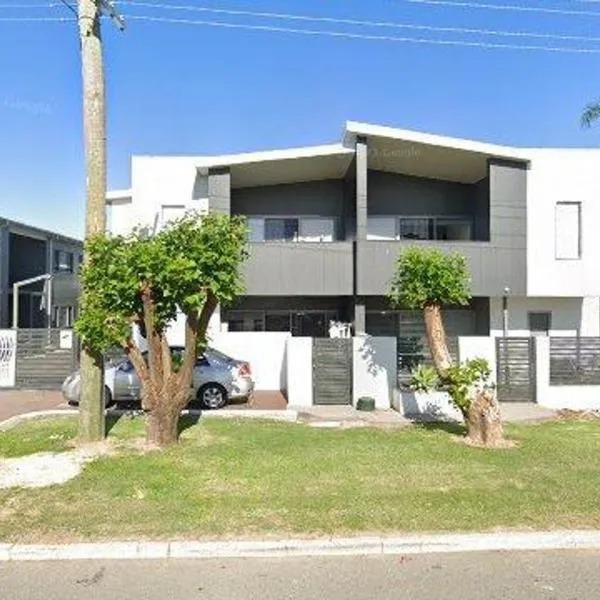 Nice 2 bedroom apartment, hotel in Kelmscott