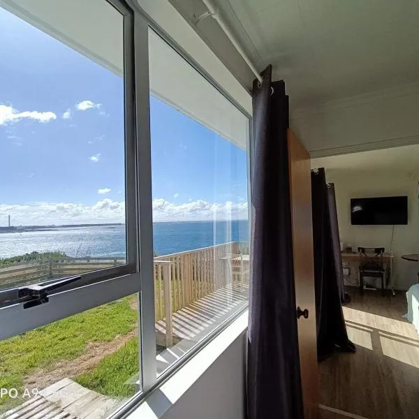 Lands End Vacation Home, hotel v destinaci Bluff
