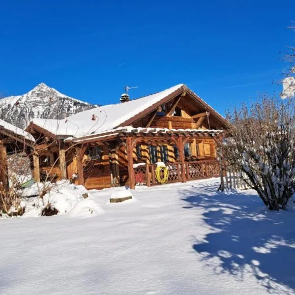 Chalet Cosy avec terrasse plein sud, 2 chambres, au cœur de la Haute-Savoie, hotel in Châtillon-sur-Cluses
