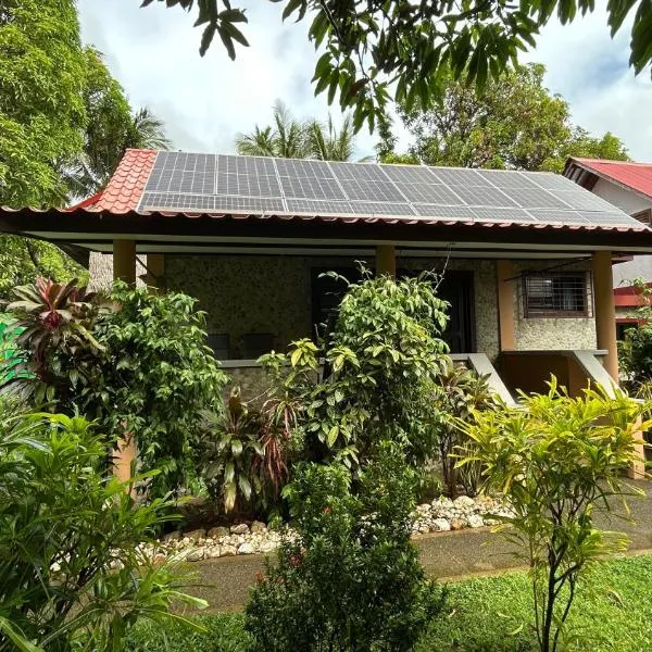 Haus am Strand auf Sibuyan Island nahe Cresta de Gallo - Marevic's Guesthouse 1 ohne Klimaanlage, hotel in Azagra