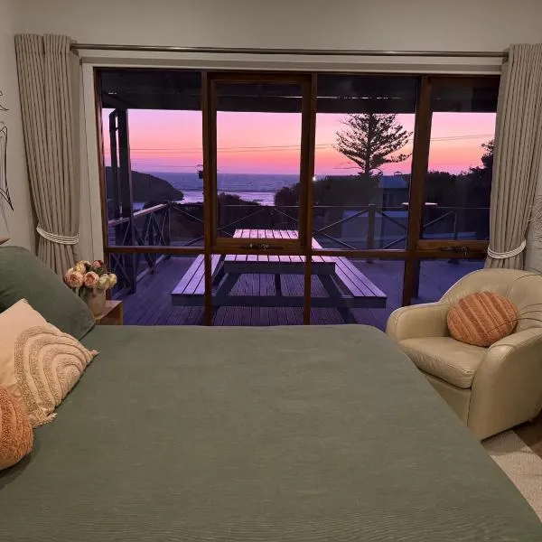 Moore to Sea~Spectacular views in stylish comfort, hotel in Guilderton