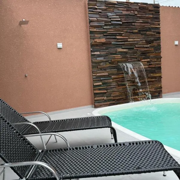 Casa com piscina, hotel v destinaci Pontal do Paraná
