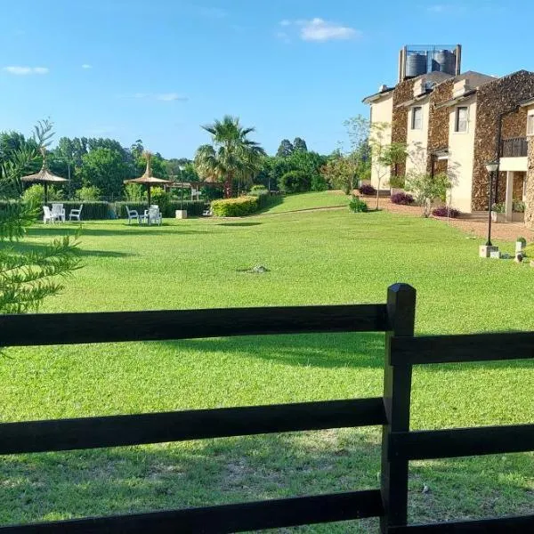 Rio y Piedras, hotel in Colón