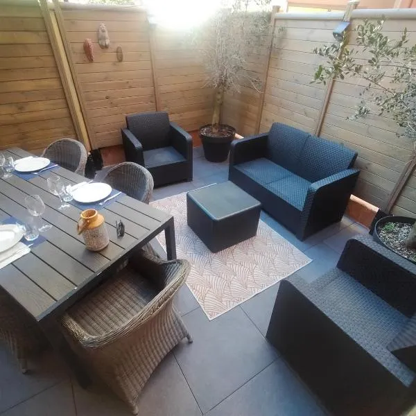 Super appartement 2 à 6 pers garage privé, centreville, plage 150m, 2 terrasses, hotel v destinaci Sainte-Maxime