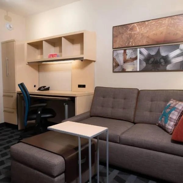 TownePlace Suites Republic Airport Long Island Farmingdale, hótel í Farmingdale