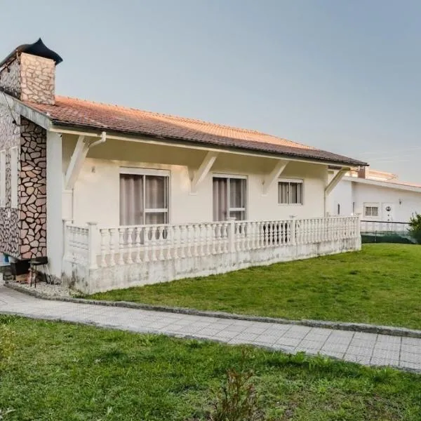 Casa Familiar - Espaçosa, confortável e sossegada, hotel di Pevidem