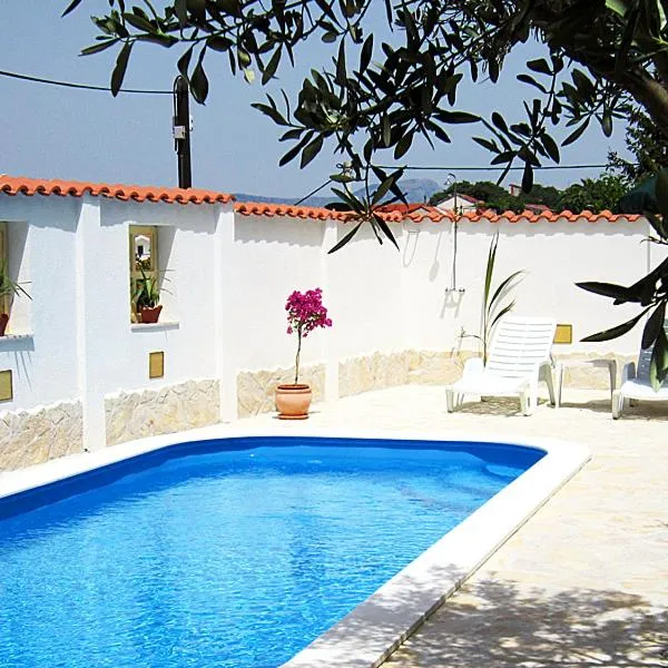 Fresh Apartments Dar Orlic, hotel in Trogir