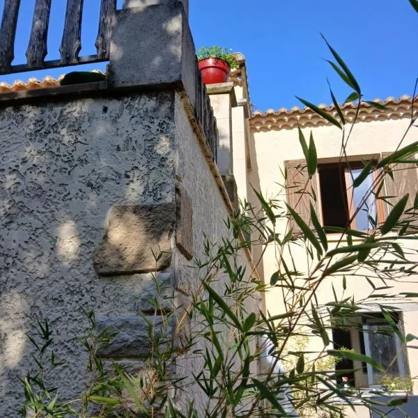 Eco gîte des chênes, hotel in Colonzelle