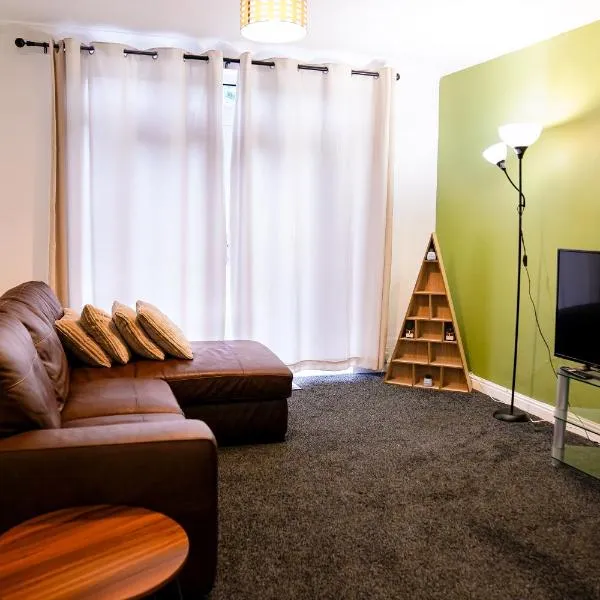 Awesome Coventry Home for Business Contractors and Suitable for families with Free Parking 14mins from NEC, hotel v destinaci Coventry