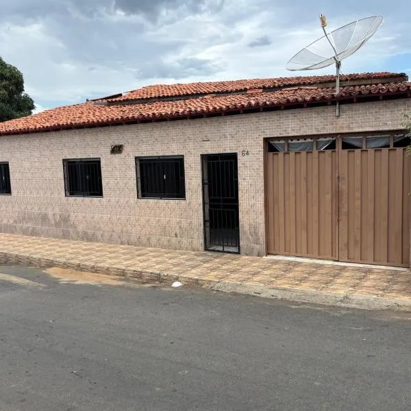 130m2 de área para sua família, com ar cond E vaga, hotel in Bom Jesus da Lapa