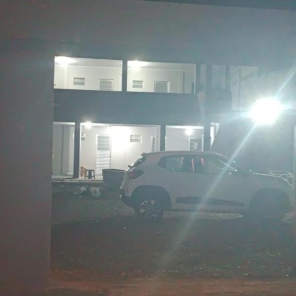 Vila Foz HOSTEL AP3 Apartamento completo de solteiro com garagem fechada e lavanderia, Temos Uber e guia turístico para indicar, nosso apartamento é a melhor opção custo benefício de Foz do Iguaçu - Foto 4