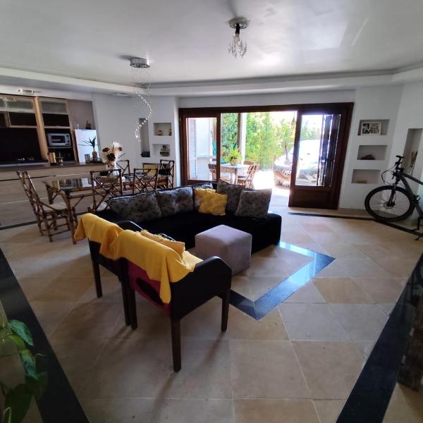 Casa no centrinho de Atlântida Sul