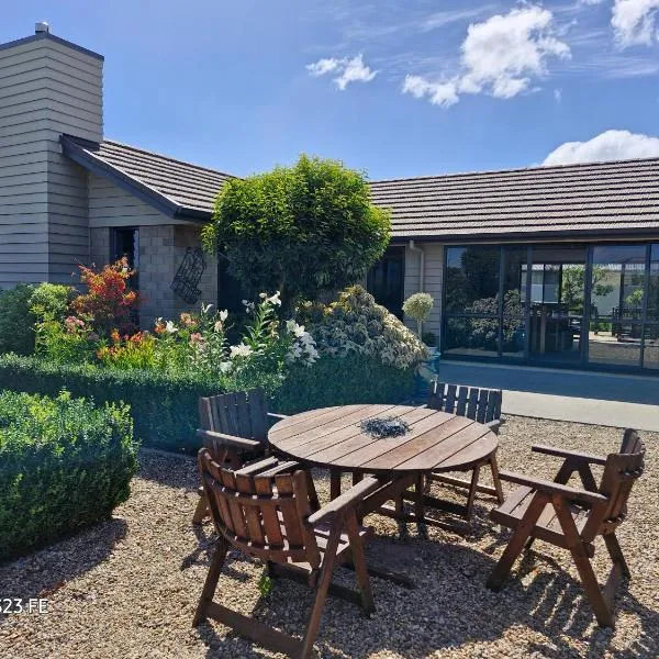 Glen Wallace Lodge, khách sạn ở Waipu