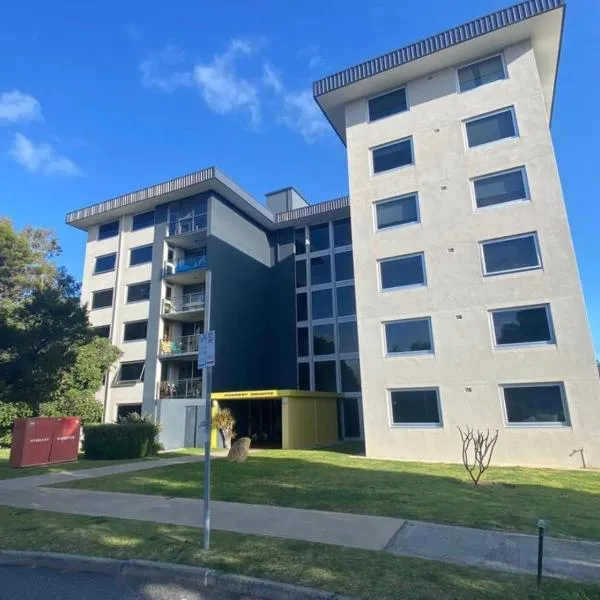 A Mini Slice of Fremantle Rooms - Shared Amenities, hotel in Fremantle