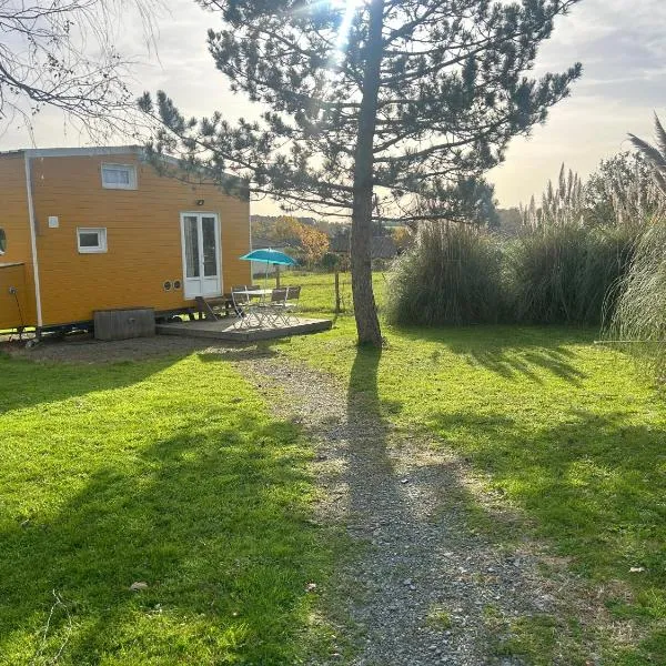 La tiny house Luna, hotel v destinaci Villefranche-de-Lonchat