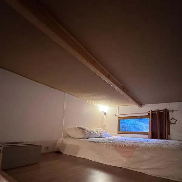 Tiny house au coeur de la foret, hotel v destinácii Les Martys