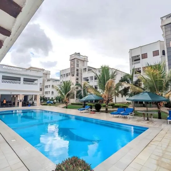 Becky Homes Diani Beach - 2BR with AC & Pool, hotel v destinaci Diani Beach