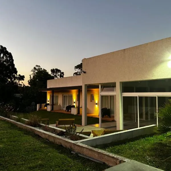 Suites CasaCruz Tandil, hotel in Tandil