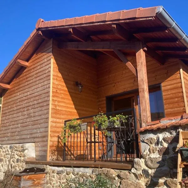 Petit gîte du Cros, hotel v destinaci Lavoûte-sur-Loire