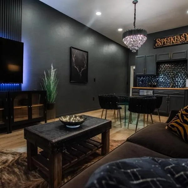 Speakeasy Suite at ArnoTriplex-Close to Downtown-Pet Friendly! – hotel w Albuquerque