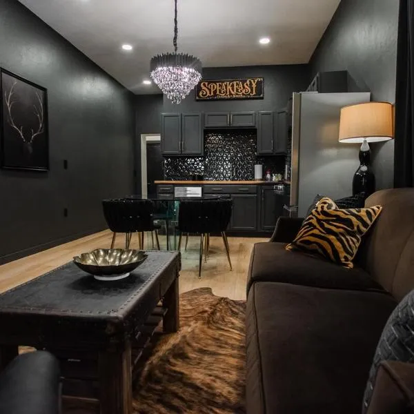 Speakeasy Suite at ArnoTriplex!, khách sạn ở Albuquerque