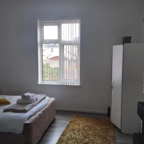 Zak Air B&B Stay 9 people's, hotel v Birminghamu