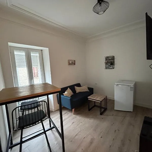 Appartement le petit Royal, hotel v destinácii Cormelles